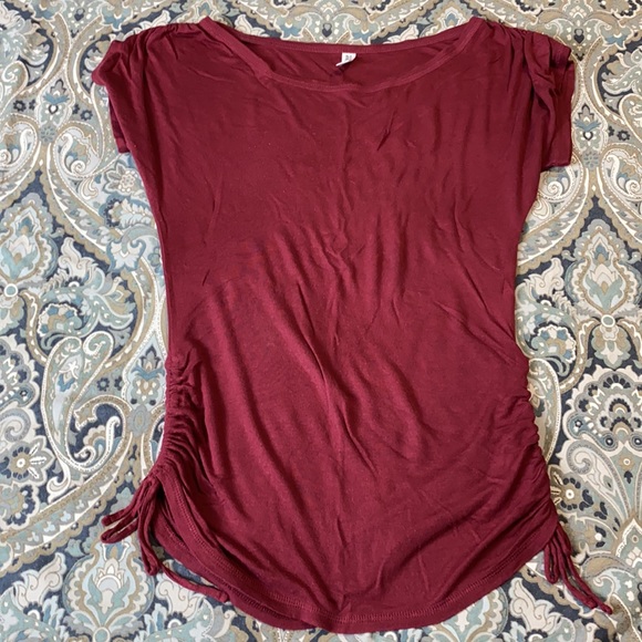 Form Fitting Tee w/ Ruching Detail - Picture 3 of 8